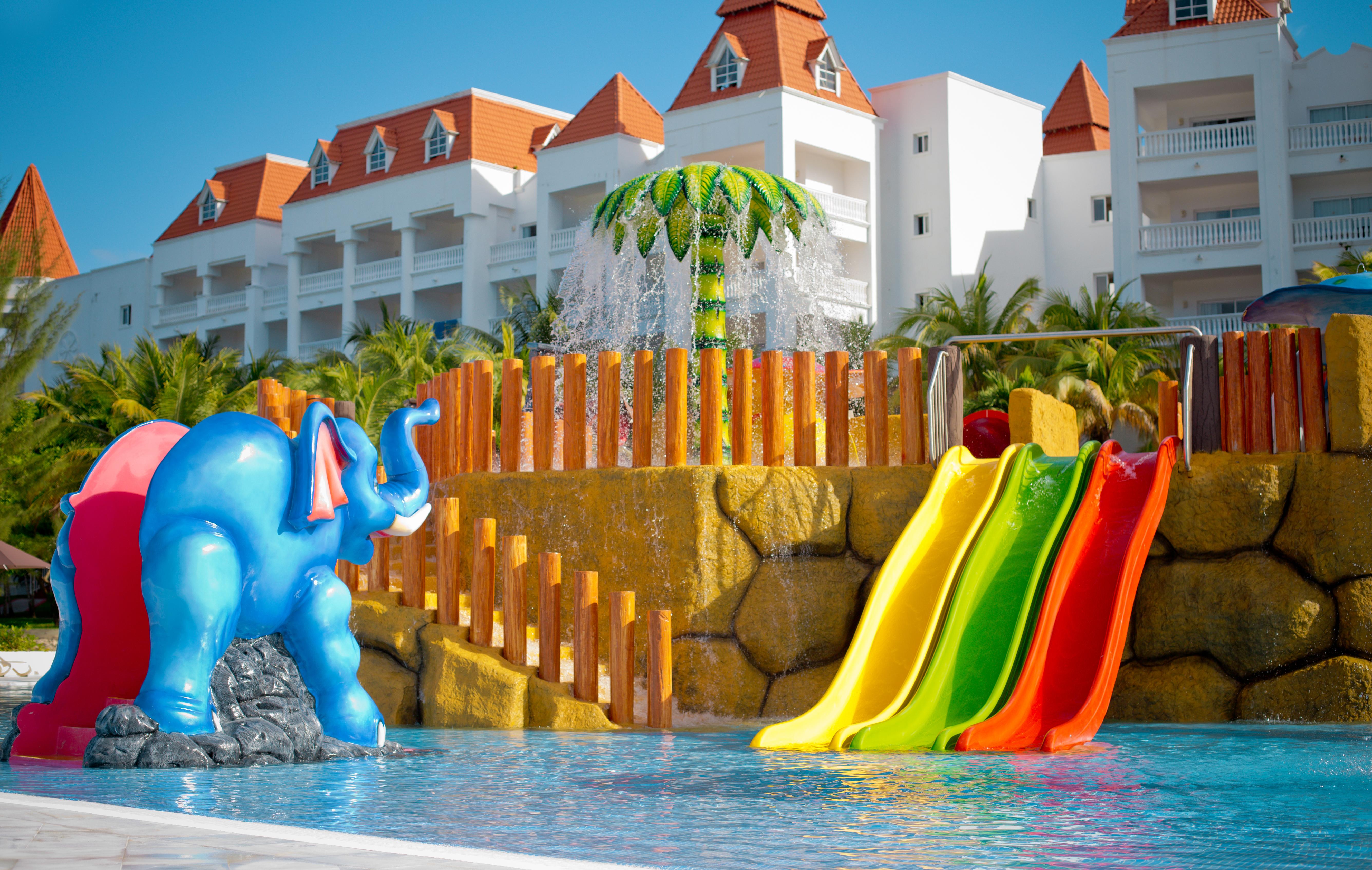 Hotel Bahia Principe Grand Jamaica (Adults Only) Runaway Bay Exterior foto The children's pool at the Iberostar Grand Hotel Bávaro