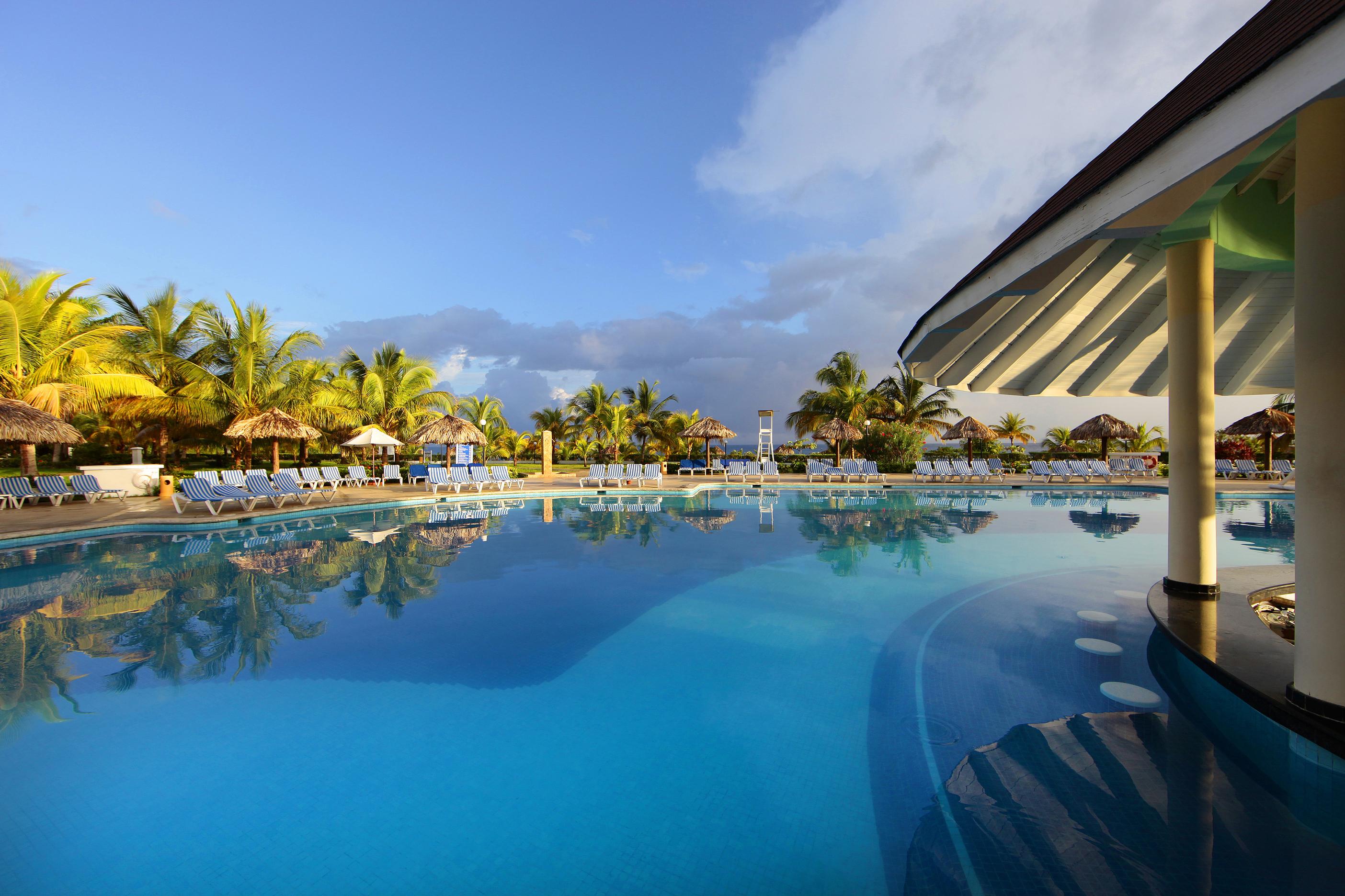 Hotel Bahia Principe Grand Jamaica (Adults Only) Runaway Bay Exterior foto The swimming pool at the resort