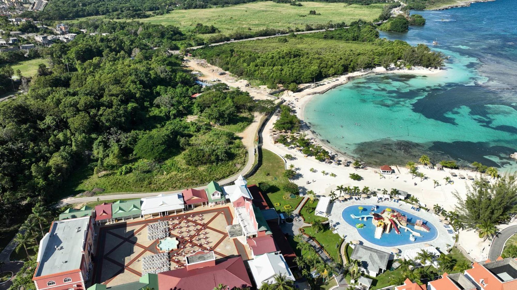 Hotel Bahia Principe Grand Jamaica (Adults Only) Runaway Bay Exterior foto Aerial view of the resort