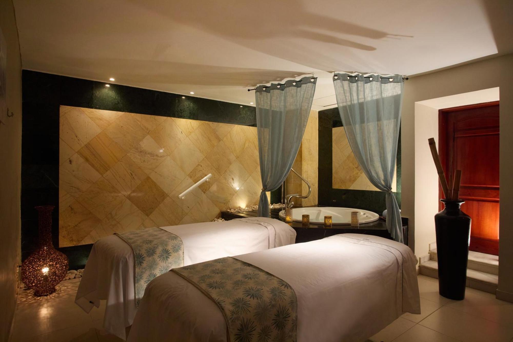 Hotel Bahia Principe Grand Jamaica (Adults Only) Runaway Bay Exterior foto A treatment room at the spa