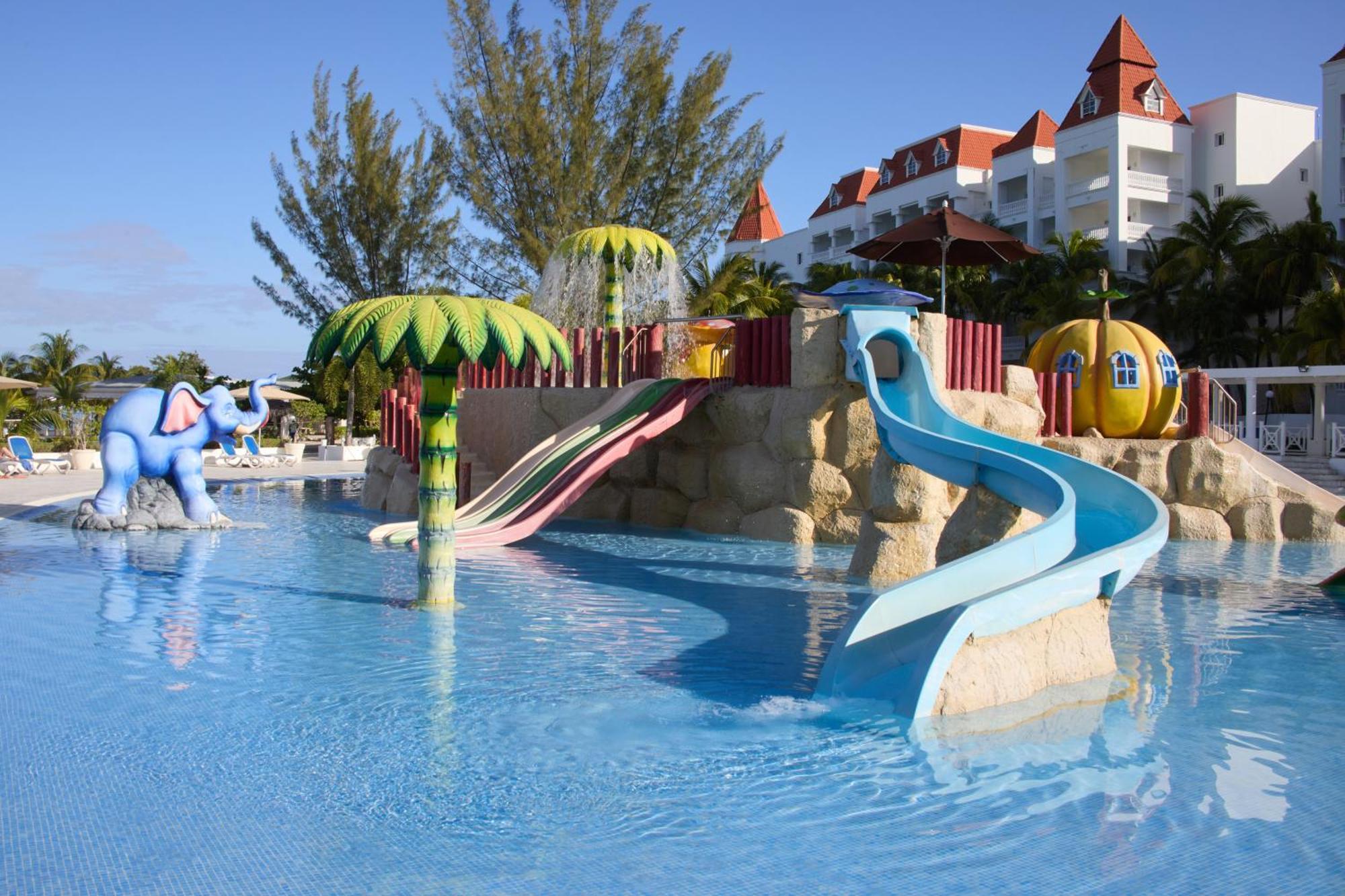 Hotel Bahia Principe Grand Jamaica (Adults Only) Runaway Bay Exterior foto The water park at the Iberostar Grand Hotel Bávaro
