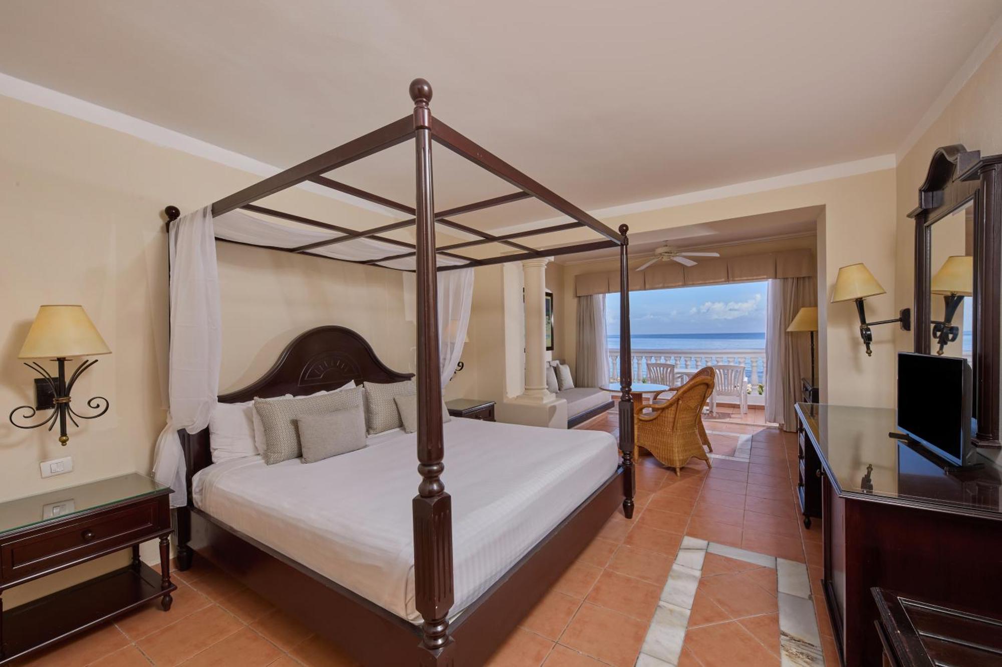 Hotel Bahia Principe Grand Jamaica (Adults Only) Runaway Bay Exterior foto A room at the Iberostar Grand Hotel Bávaro