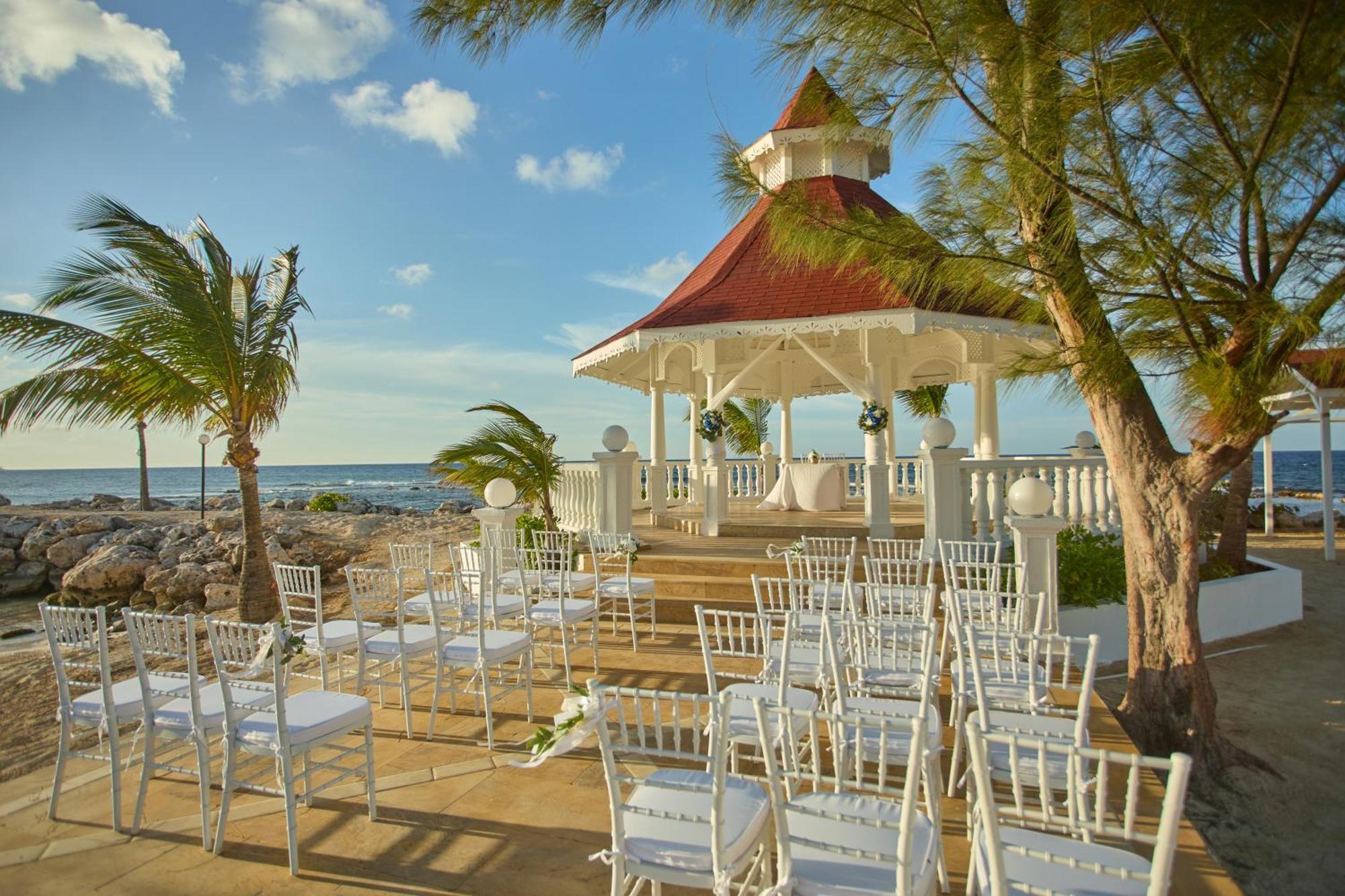 Hotel Bahia Principe Grand Jamaica (Adults Only) Runaway Bay Exterior foto Wedding gazebo at Sandals Royal Plantation