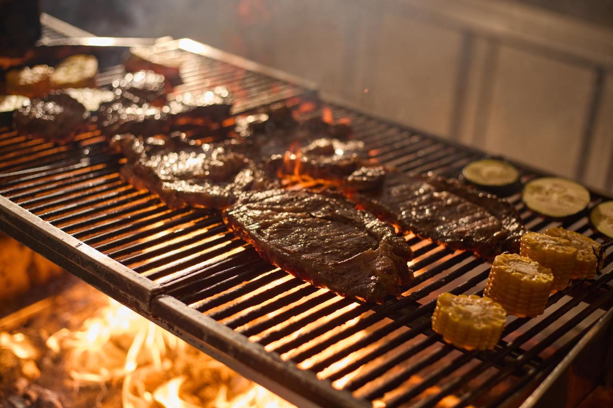 Hotel Bahia Principe Grand Jamaica (Adults Only) Runaway Bay Exterior foto A typical barbecue