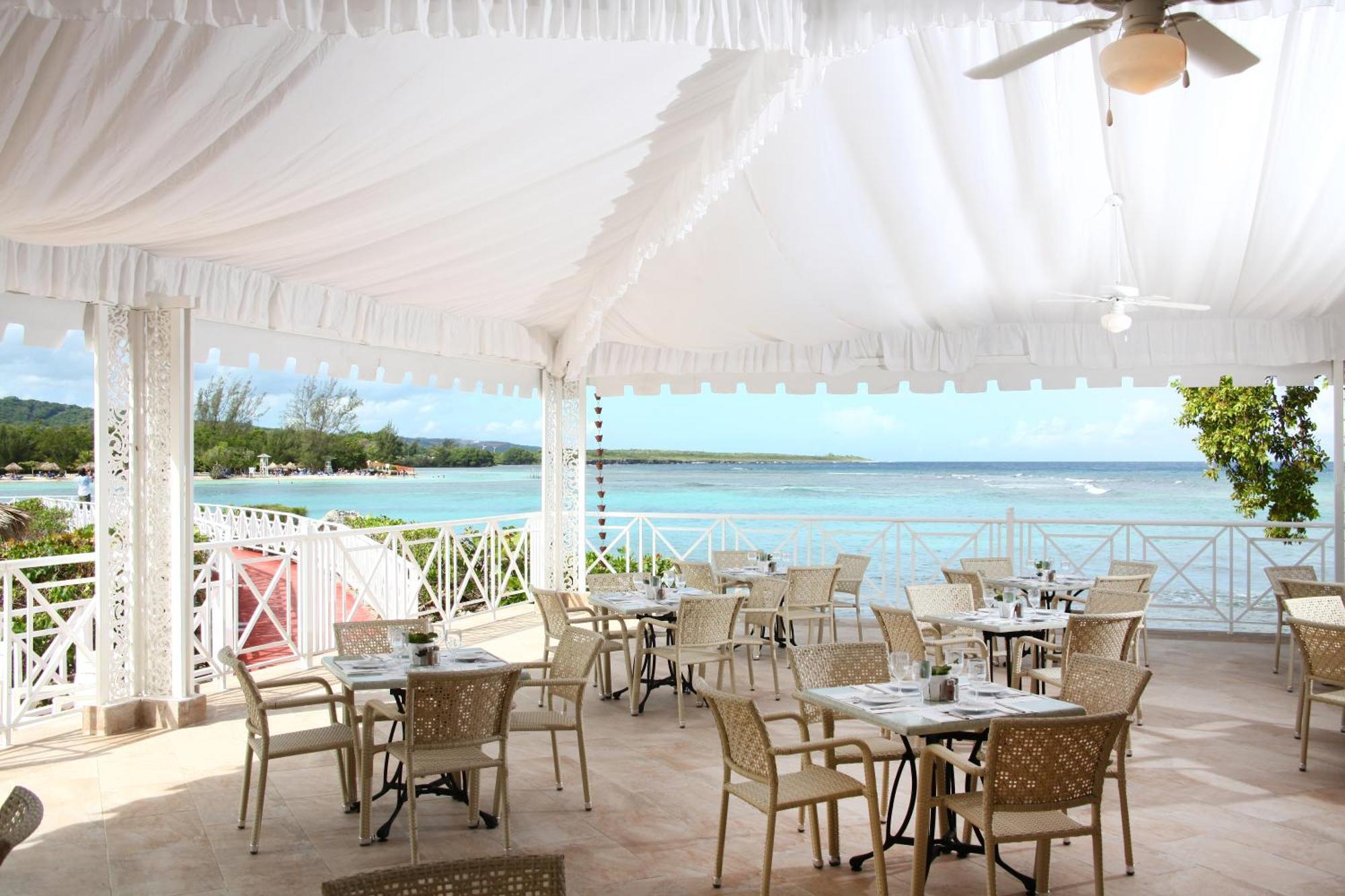Hotel Bahia Principe Grand Jamaica (Adults Only) Runaway Bay Exterior foto The Deck at The Reef