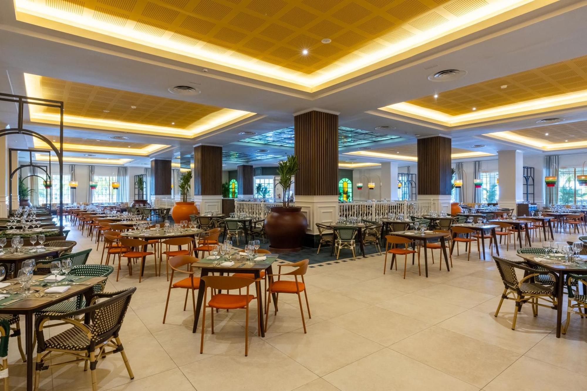 Hotel Bahia Principe Grand Jamaica (Adults Only) Runaway Bay Exterior foto The restaurant at the hotel